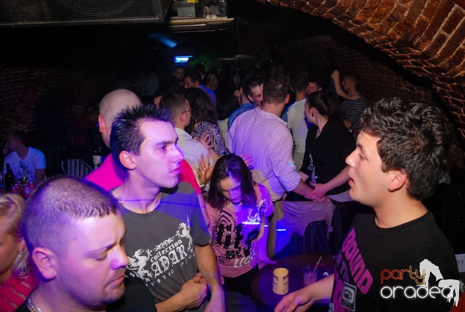 Distracţia continuă în Club Escape,