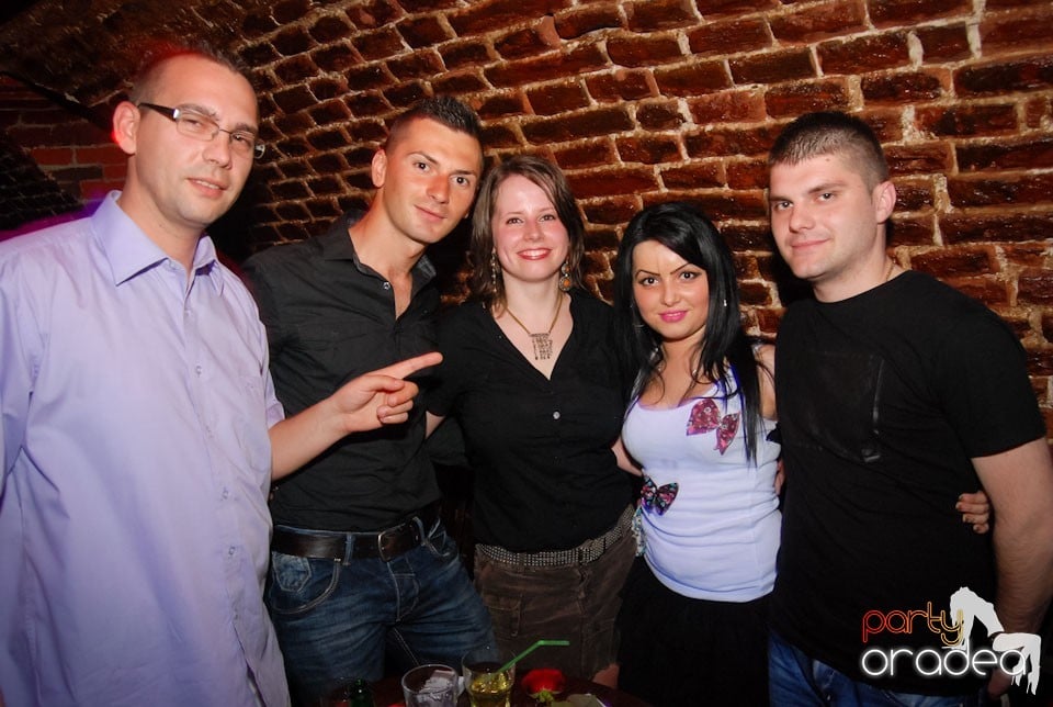 Distracţia continuă în Club Escape,