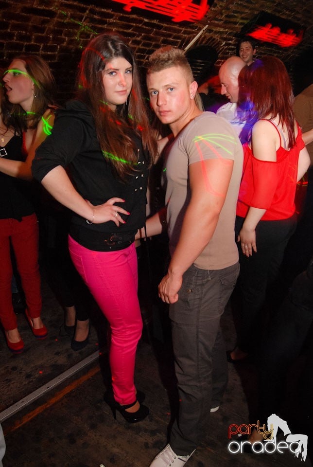 Distracţia continuă în Club Escape,