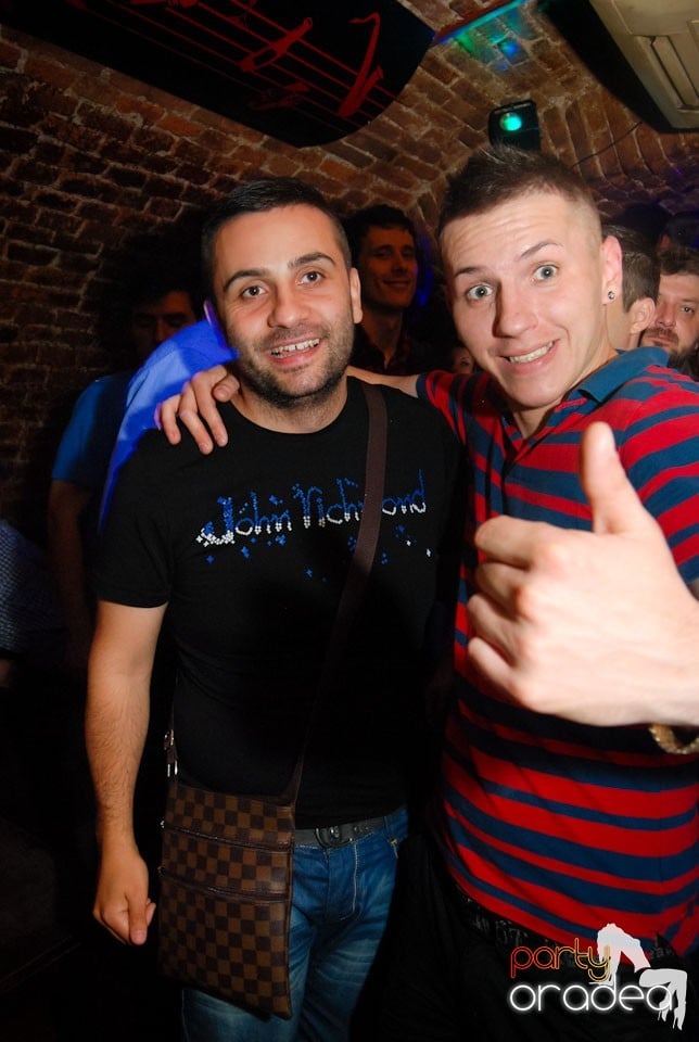 Distracţia continuă în Escape, 