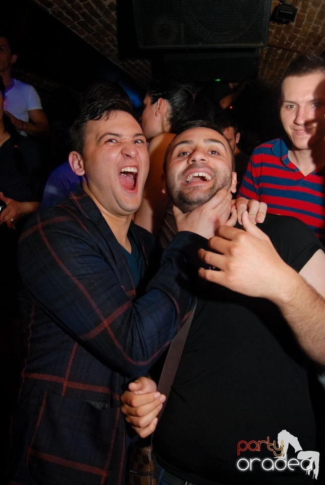 Distracţia continuă în Escape, 