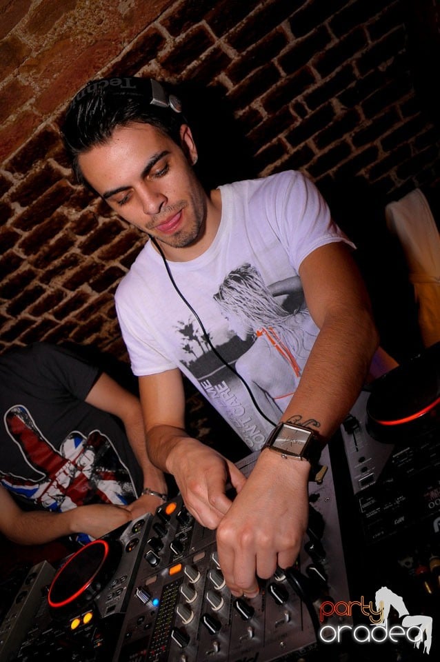 Distracţia continuă în Escape, 