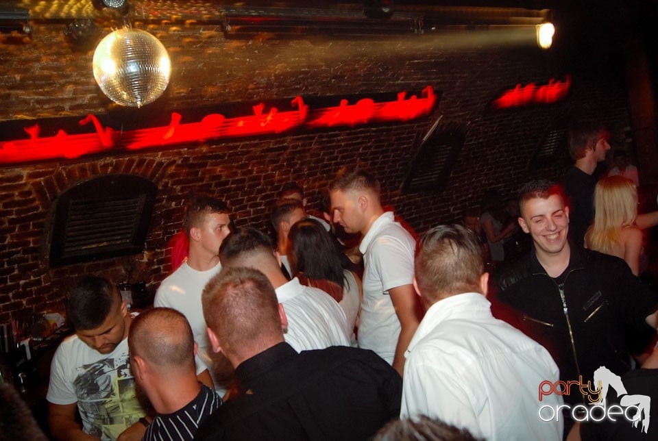 Distracţia continuă în Escape, 