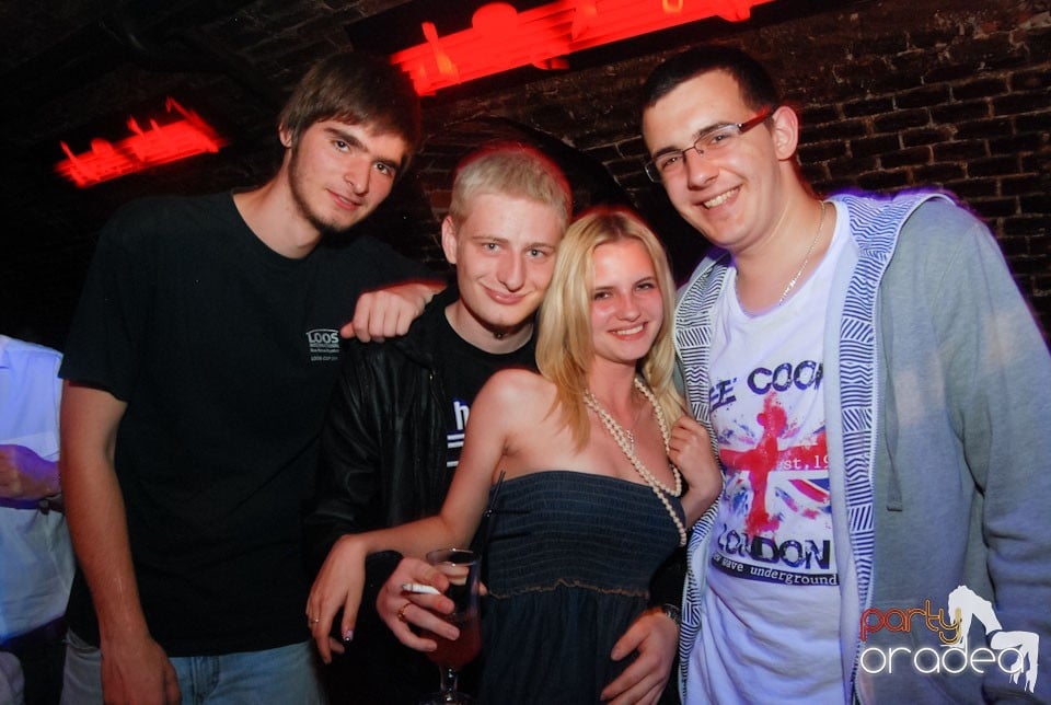 Distracţia continuă în Escape, 