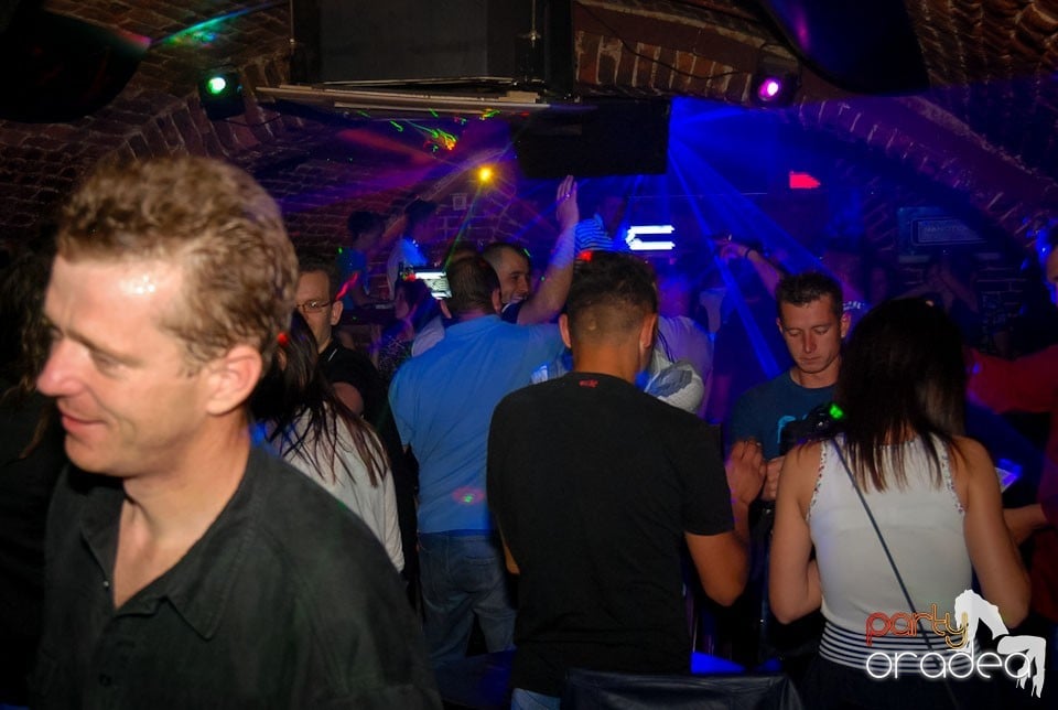 Distracţia continuă în Escape, 