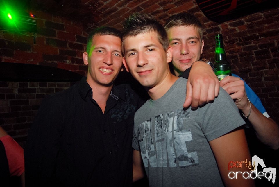 Distracţia continuă în Escape, 