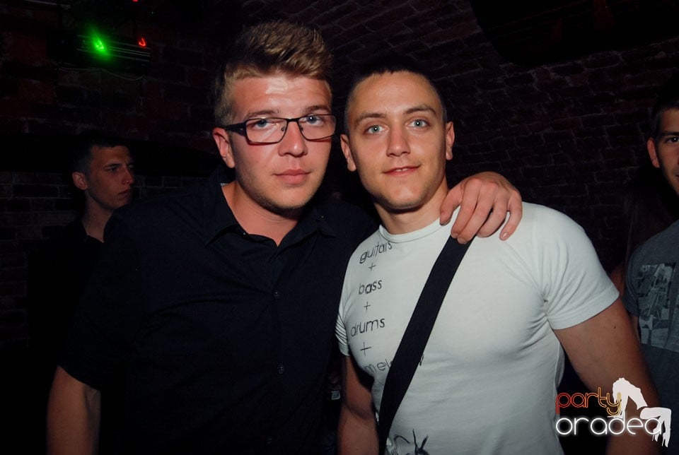 Distracţia continuă în Escape, 