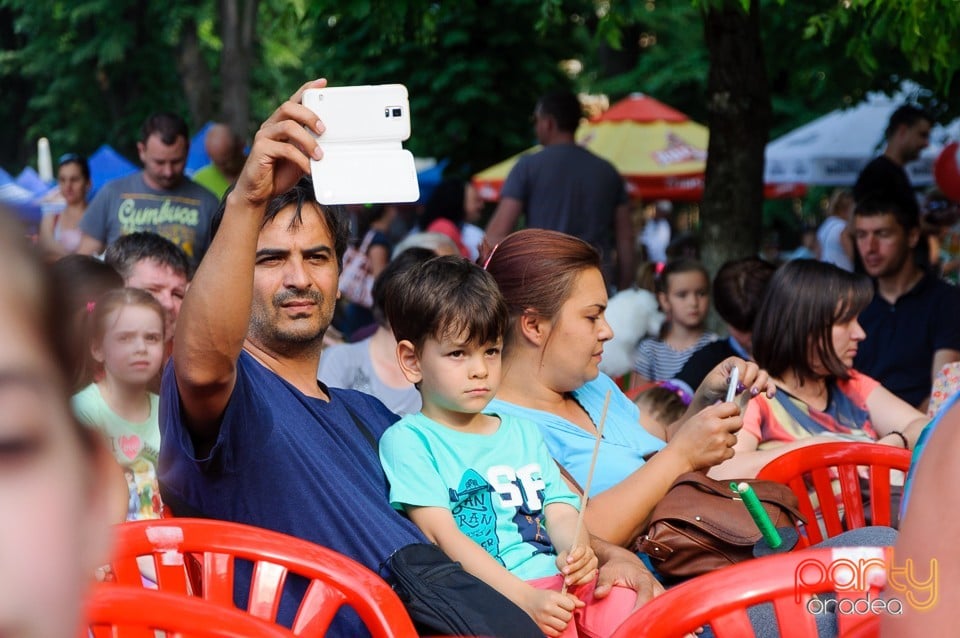 Distracţia copiilor în Parcul Bălcescu, Oradea