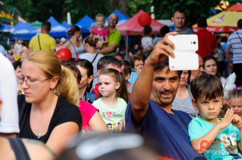 Distracţia copiilor în Parcul Bălcescu, Oradea