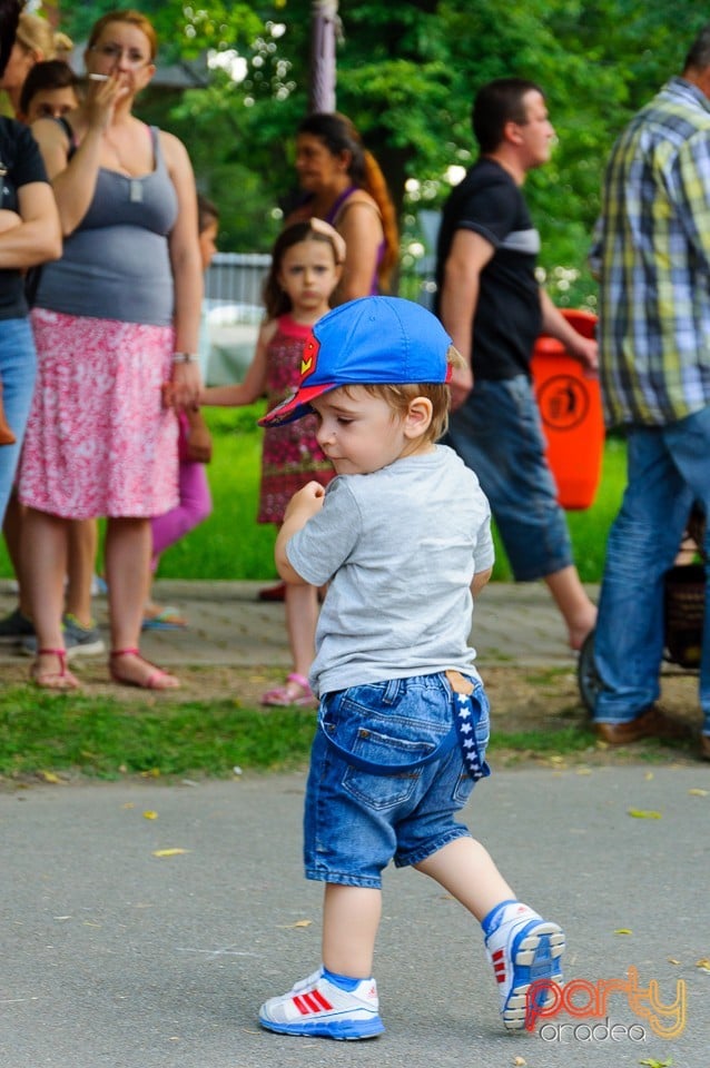 Distracţia copiilor în Parcul Bălcescu, Oradea