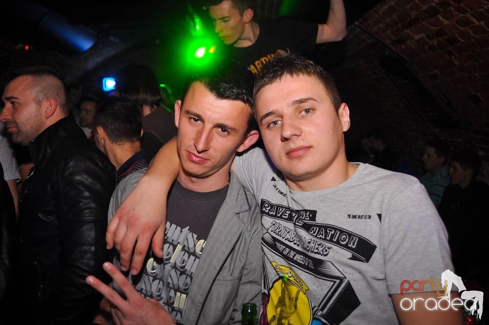 Distracţia este garantată în Club Escape,