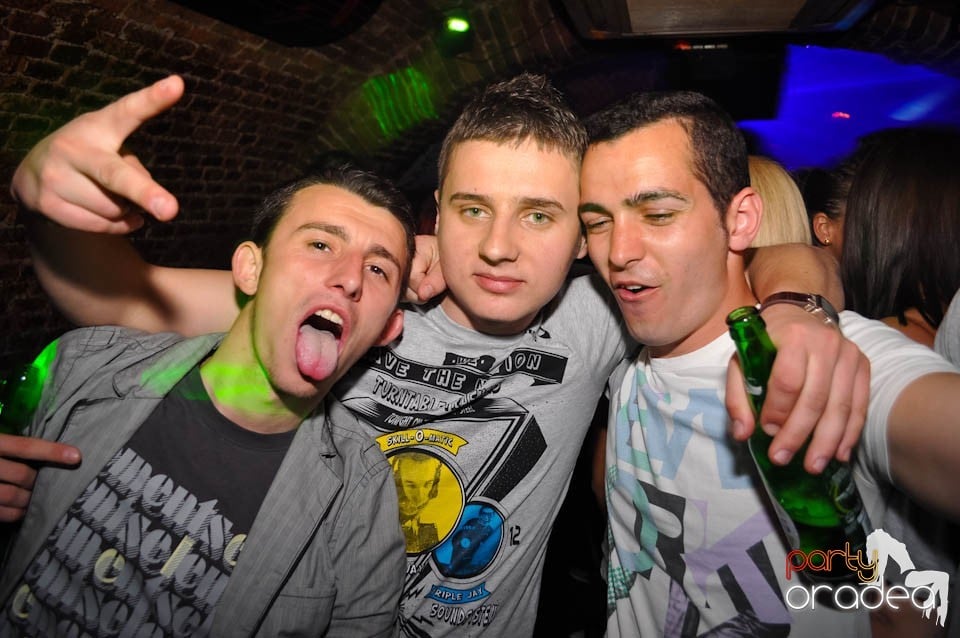 Distracţia este garantată în Club Escape,