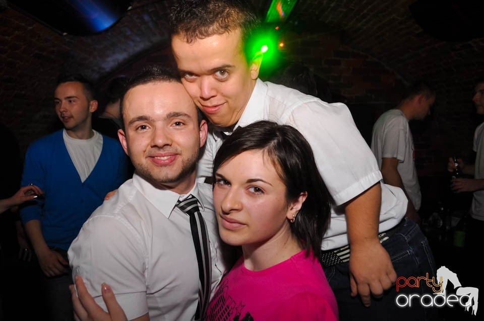 Distracţia este garantată în Club Escape, 