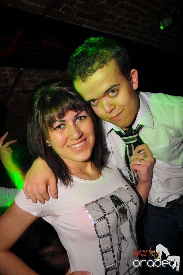Distracţia este garantată în Club Escape,