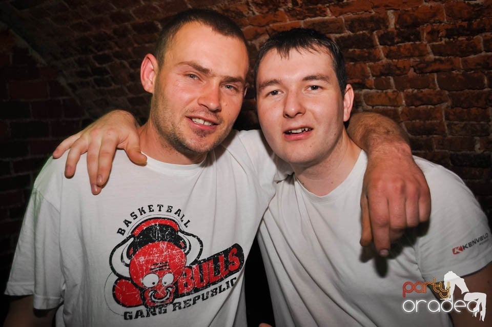Distracţia este garantată în Club Escape,