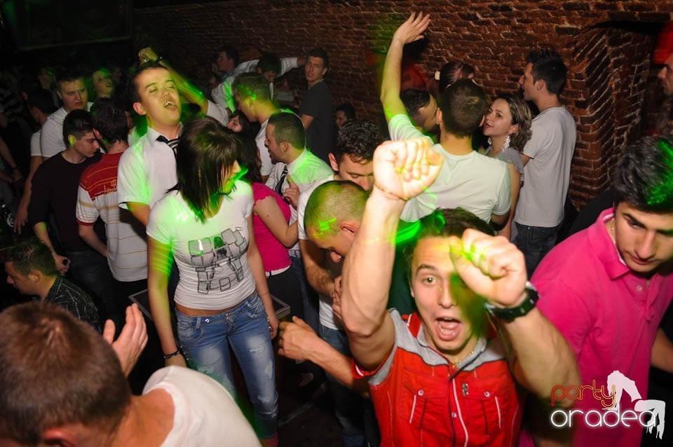 Distracţia este garantată în Club Escape,