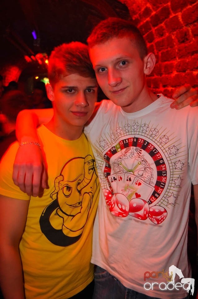 Distracţia este garantată în Club Escape,
