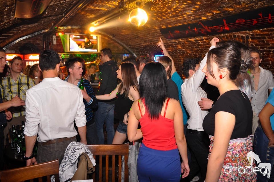 Distracţia este garantată în Club Escape,