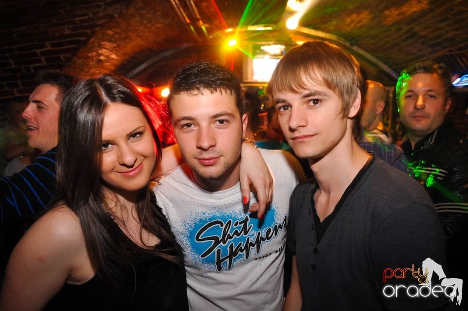 Distracţia este garantată în Club Escape,