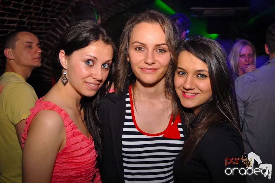 Distracţia este garantată în Club Escape,