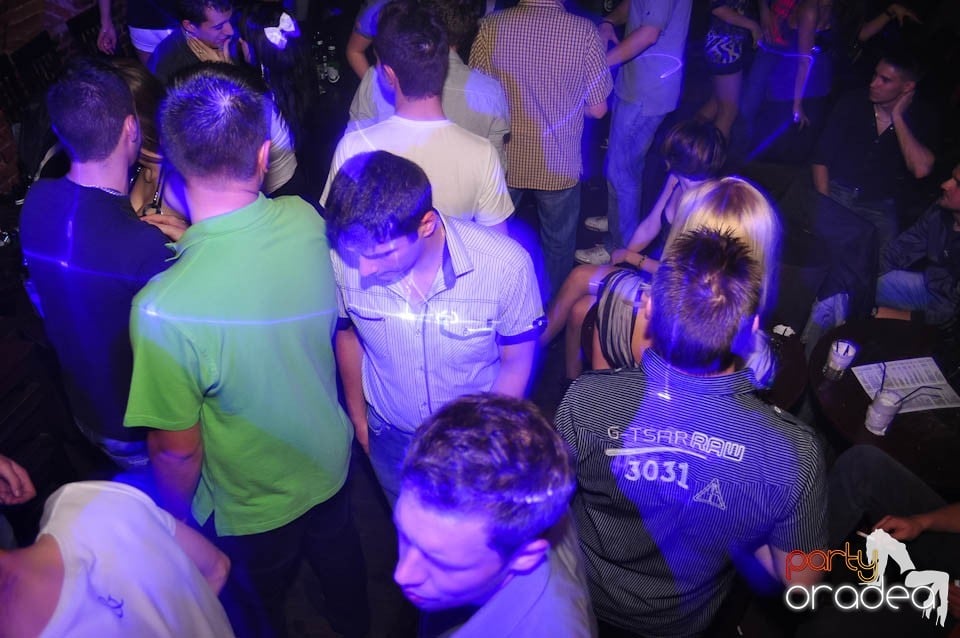 Distracţia este garantată în Club Escape,