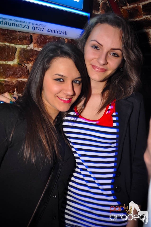 Distracţia este garantată în Club Escape,
