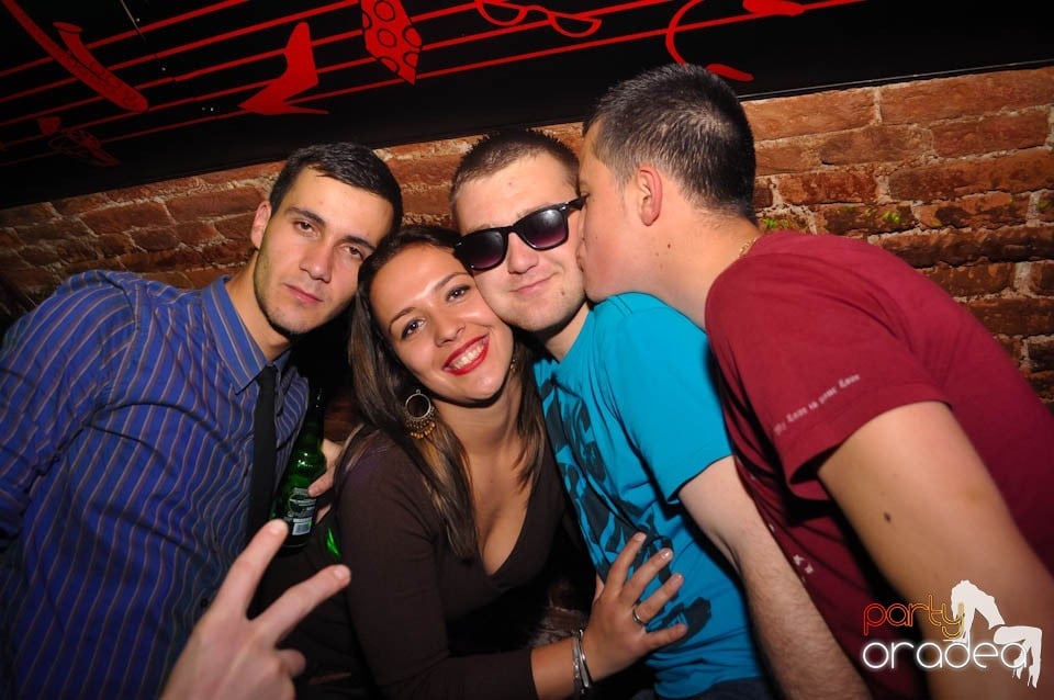 Distracţia este garantată în Club Escape,