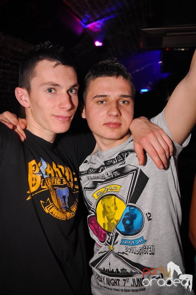 Distracţia este garantată în Club Escape,