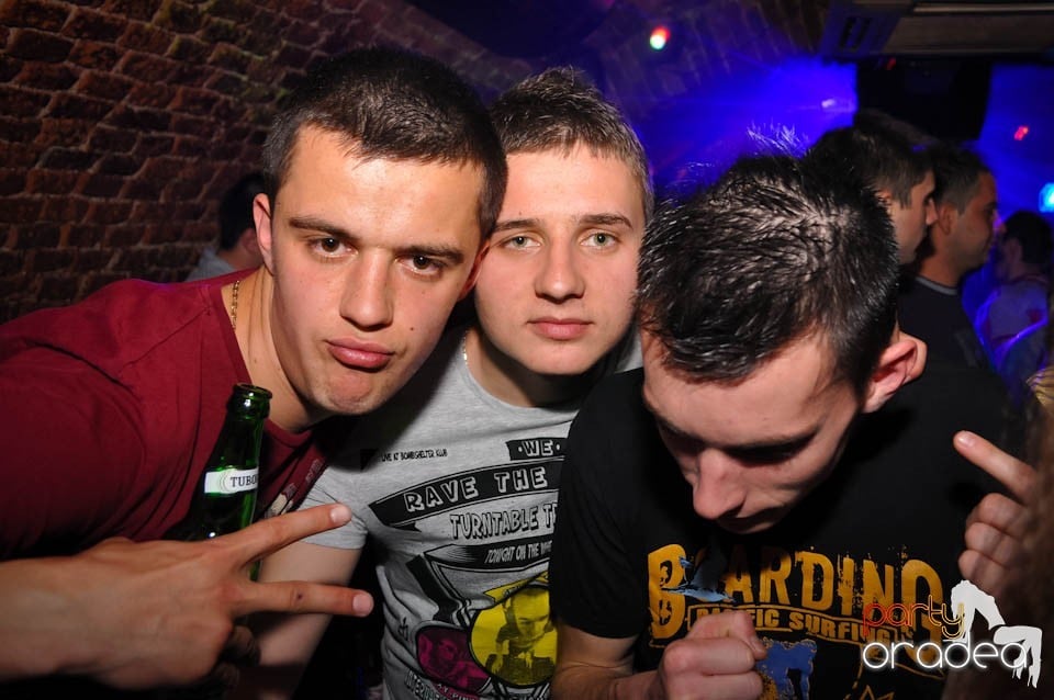Distracţia este garantată în Club Escape,