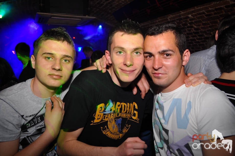 Distracţia este garantată în Club Escape,