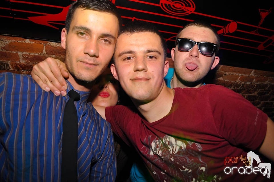 Distracţia este garantată în Club Escape,