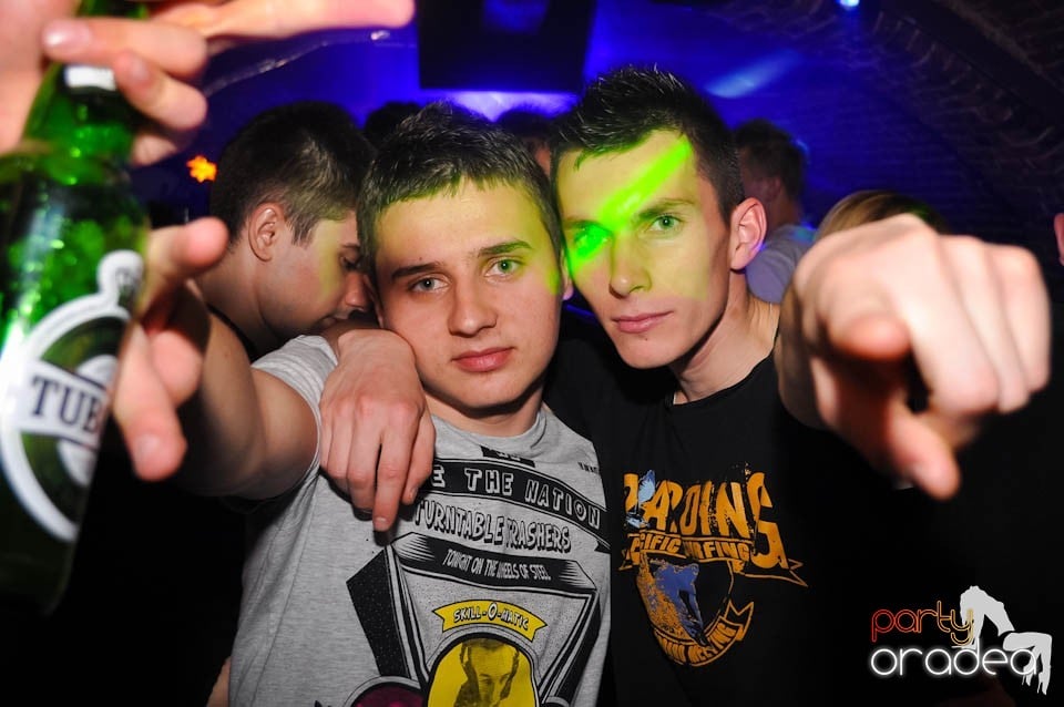 Distracţia este garantată în Club Escape,