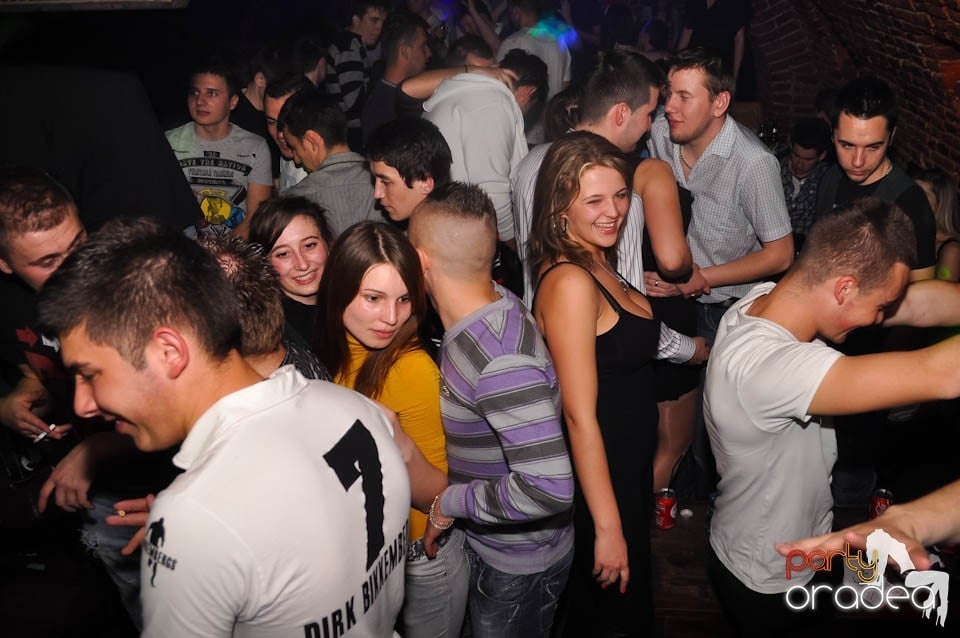 Distracţia este garantată în Club Escape,