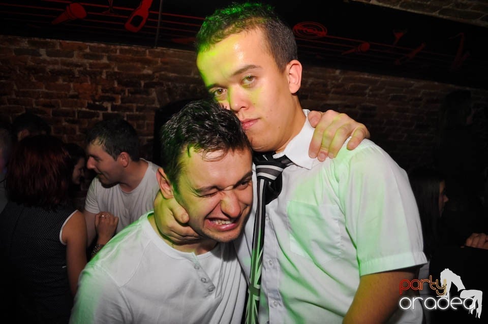 Distracţia este garantată în Club Escape,