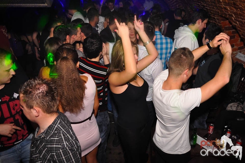 Distracţia este garantată în Club Escape, 