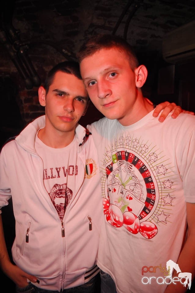 Distracţia este garantată în Club Escape,