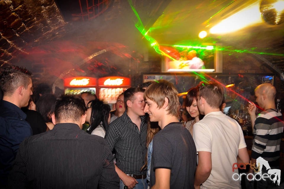 Distracţia este garantată în Club Escape,