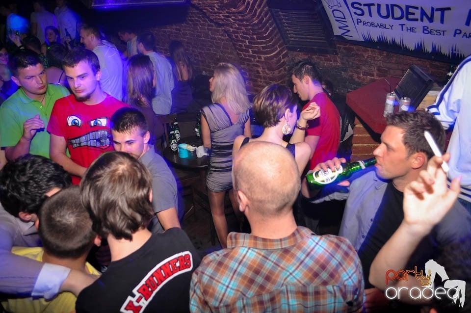 Distracţia este garantată în Club Escape,