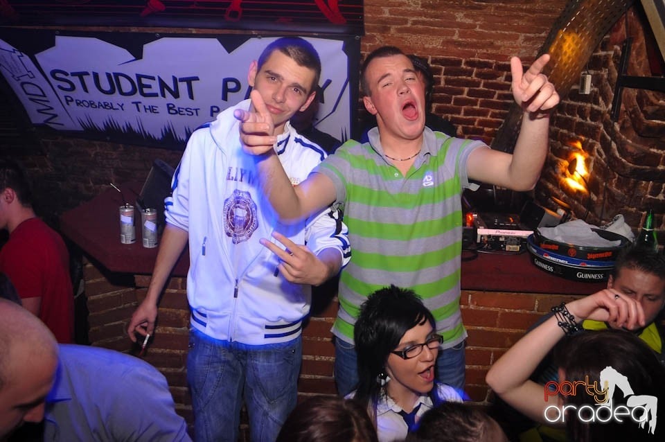 Distracţia este garantată în Club Escape,