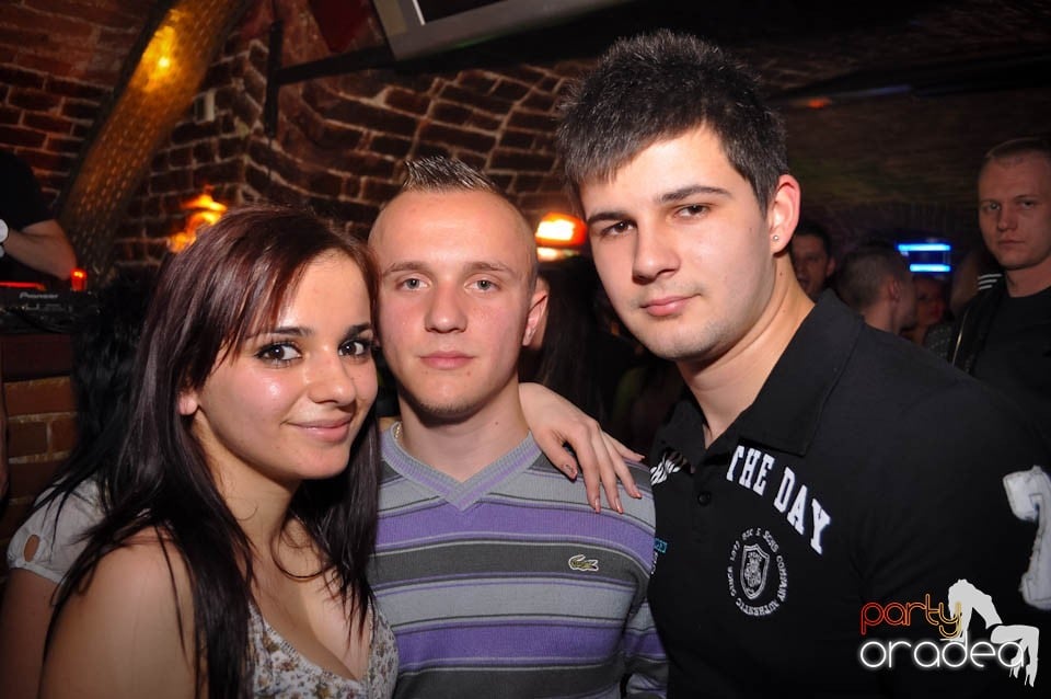 Distracţia este garantată în Club Escape,