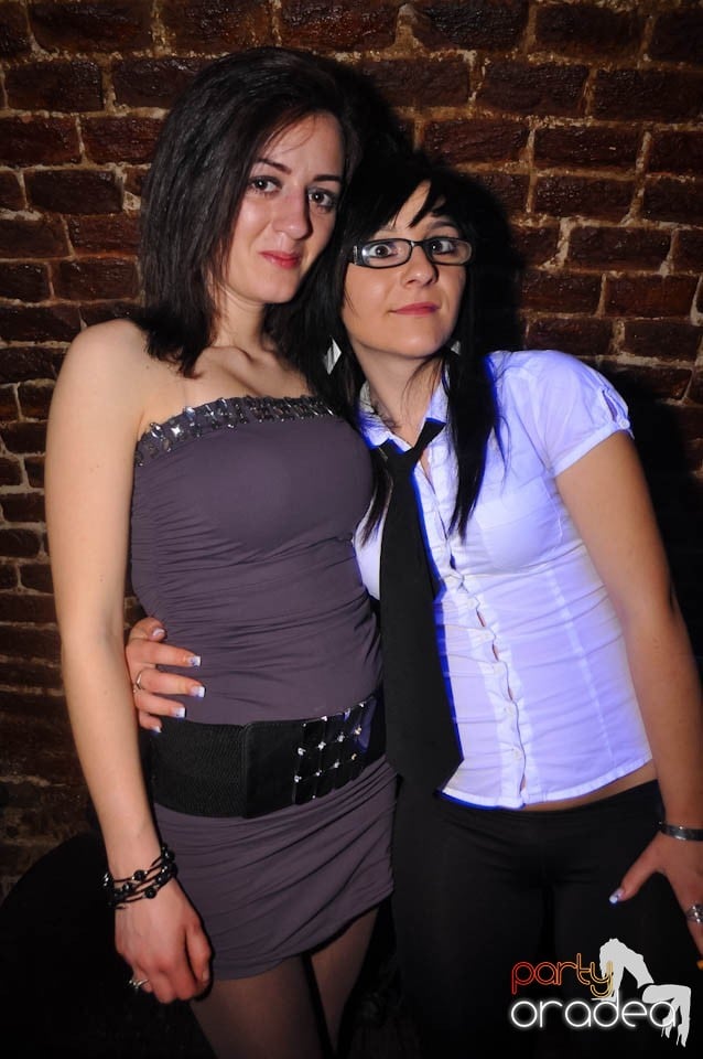 Distracţia este garantată în Club Escape,