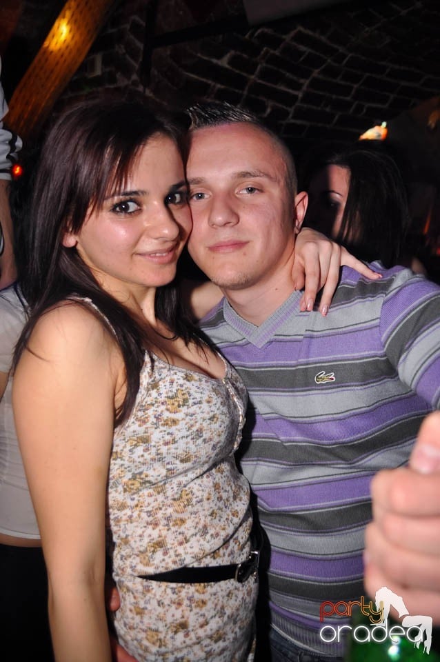 Distracţia este garantată în Club Escape,