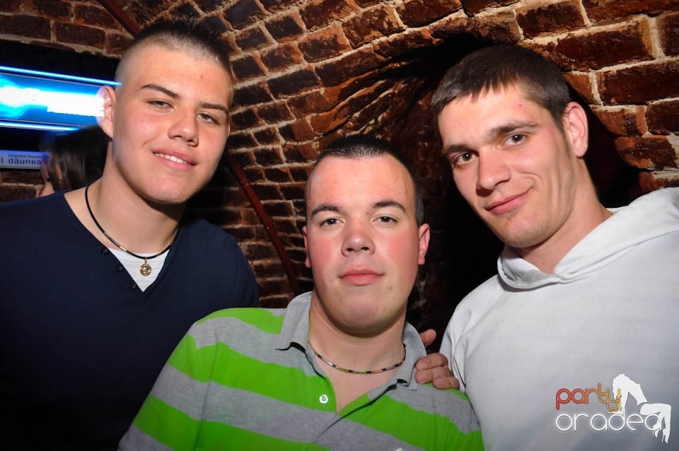 Distracţia este garantată în Club Escape,