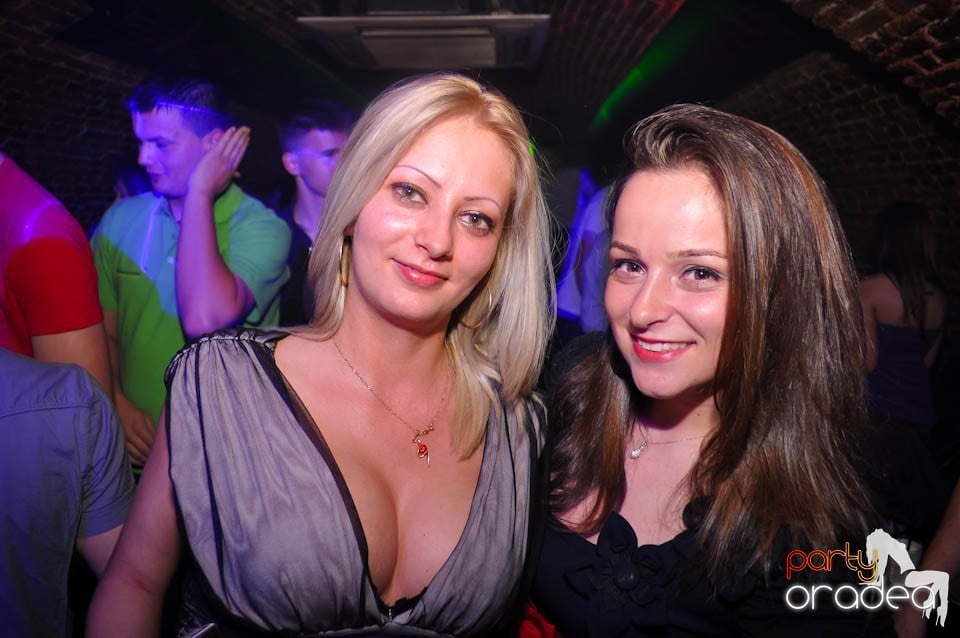 Distracţia este garantată în Club Escape,