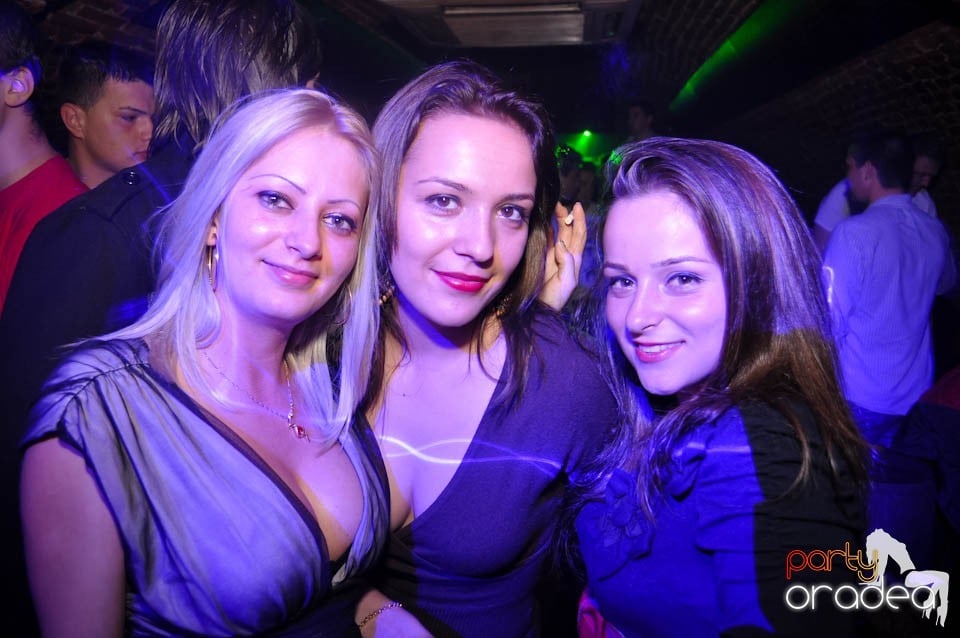 Distracţia este garantată în Club Escape,
