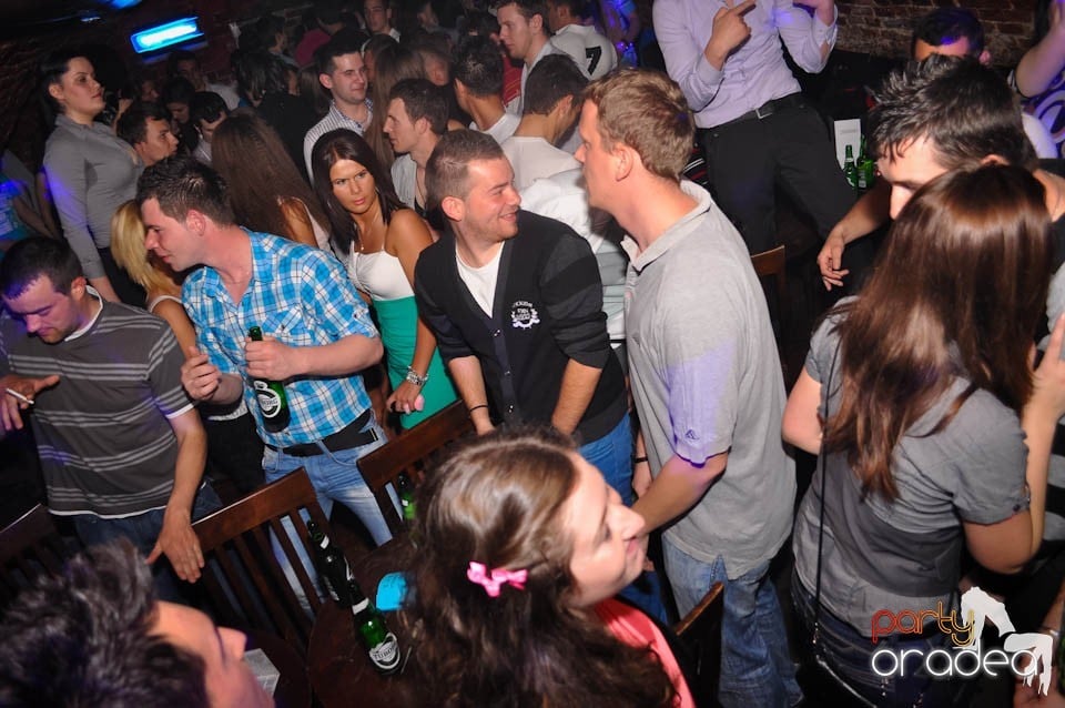 Distracţia este garantată în Club Escape,