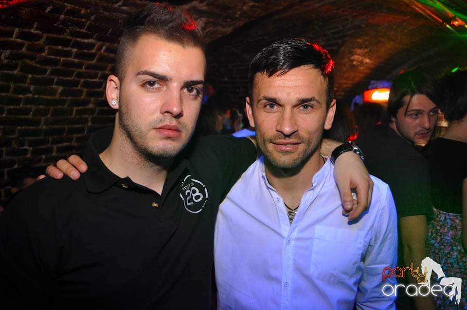Distracţia este garantată în Club Escape,