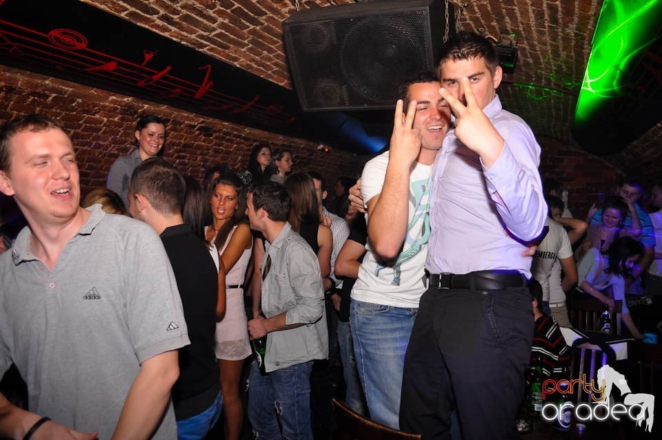 Distracţia este garantată în Club Escape,