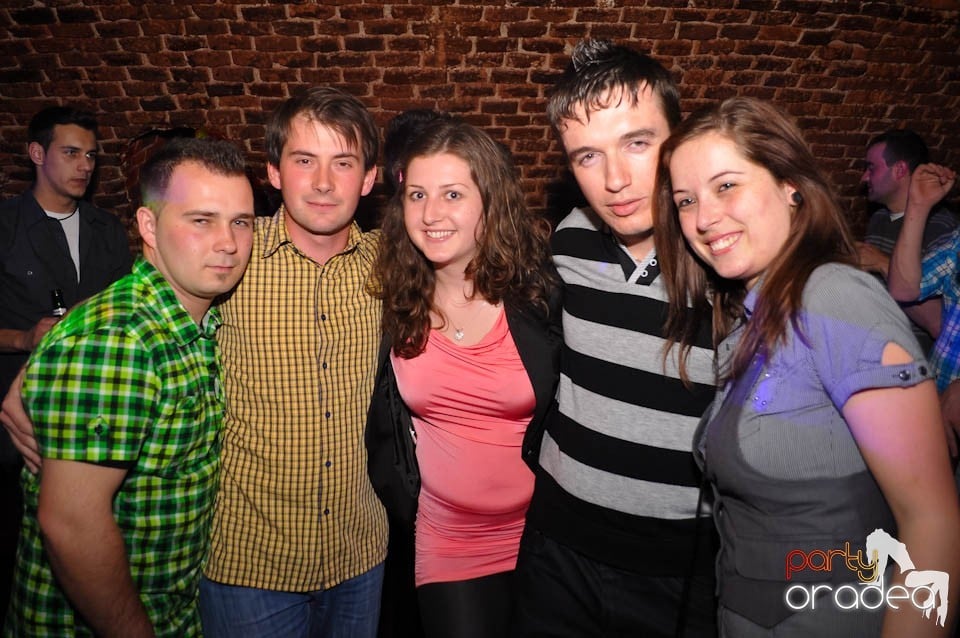 Distracţia este garantată în Club Escape,