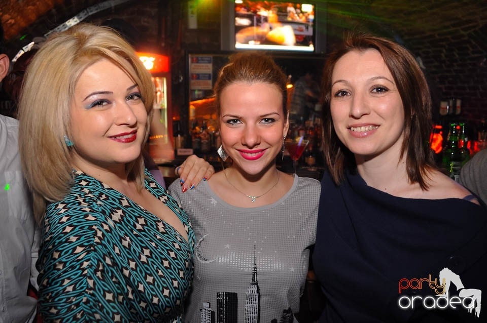 Distracţia este garantată în Club Escape,